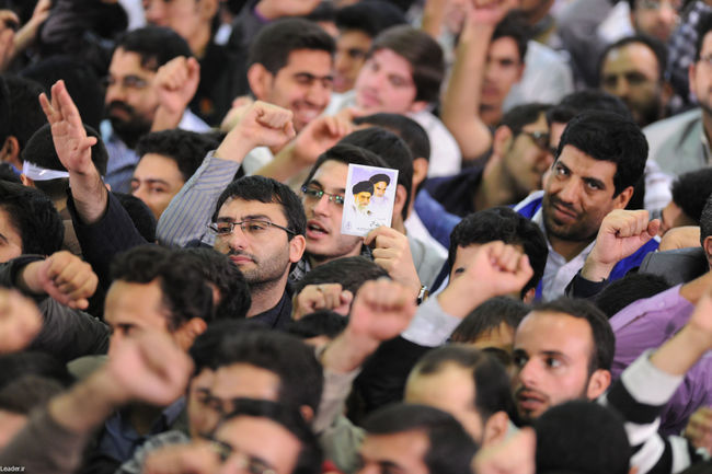دیدار پرشور هزاران نفر از دانشجویان و دانش آموزان با رهبر معظم انقلاب