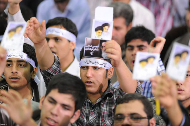 دیدار پرشور هزاران نفر از دانشجویان و دانش آموزان با رهبر معظم انقلاب