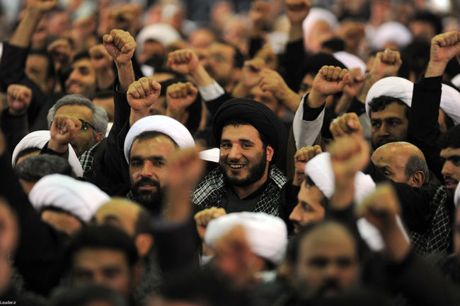رهبر انقلاب در دیدار صدها نفر از فعالان طرح شجره طيبه صالحين بسیج