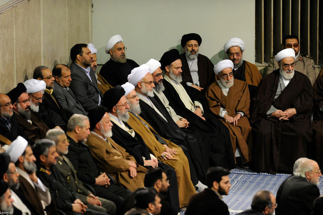 دیدار جمعی از مسئولان نظام و میهمانان کنفرانس وحدت اسلامی با مقام معظم رهبری