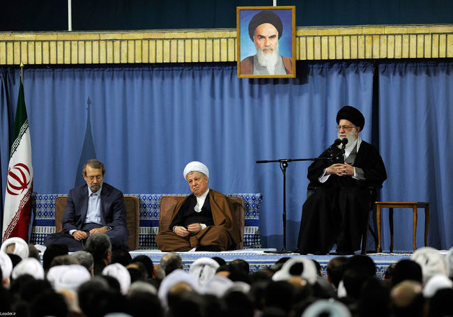 دیدار جمعی از مسئولان نظام و میهمانان کنفرانس وحدت اسلامی با مقام معظم رهبری