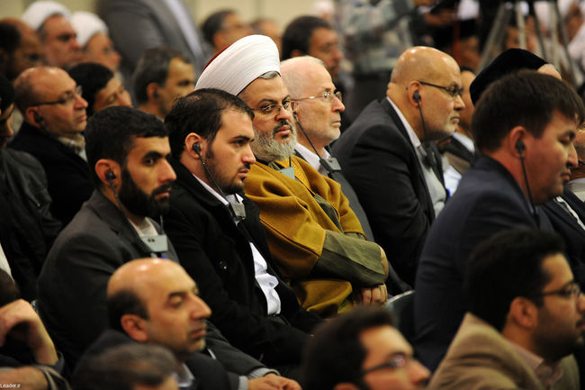دیدار جمعی از مسئولان نظام و میهمانان کنفرانس وحدت اسلامی با مقام معظم رهبری