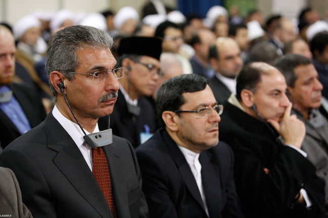 دیدار جمعی از مسئولان نظام و میهمانان کنفرانس وحدت اسلامی با مقام معظم رهبری