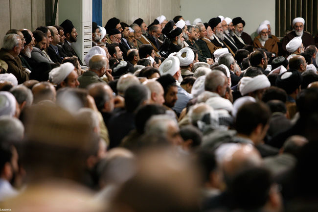 دیدار جمعی از مسئولان نظام و میهمانان کنفرانس وحدت اسلامی با مقام معظم رهبری