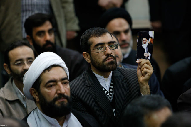 دیدار جمعی از مسئولان نظام و میهمانان کنفرانس وحدت اسلامی با مقام معظم رهبری