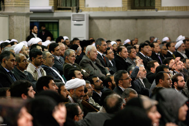 دیدار جمعی از مسئولان نظام و میهمانان کنفرانس وحدت اسلامی با مقام معظم رهبری