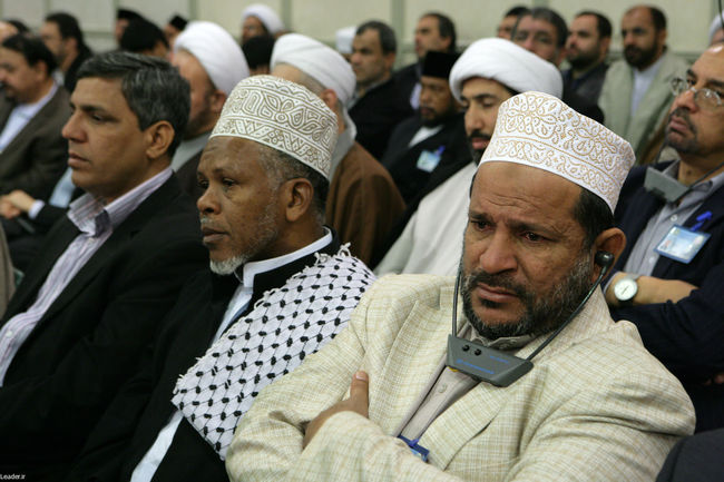 دیدار جمعی از مسئولان نظام و میهمانان کنفرانس وحدت اسلامی با مقام معظم رهبری