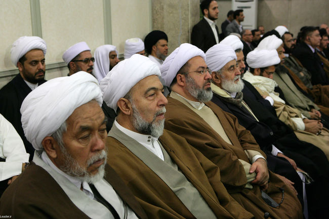 دیدار جمعی از مسئولان نظام و میهمانان کنفرانس وحدت اسلامی با مقام معظم رهبری