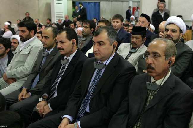 دیدار جمعی از مسئولان نظام و میهمانان کنفرانس وحدت اسلامی با مقام معظم رهبری