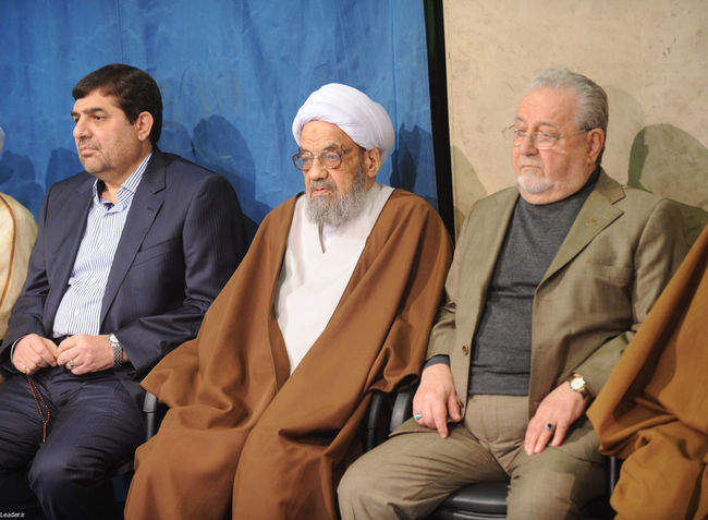 دیدار جمعی از مسئولان نظام و میهمانان کنفرانس وحدت اسلامی با مقام معظم رهبری