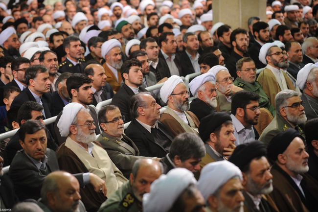 دیدار جمعی از مسئولان نظام و میهمانان کنفرانس وحدت اسلامی با مقام معظم رهبری