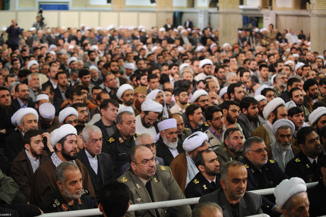 دیدار جمعی از مسئولان نظام و میهمانان کنفرانس وحدت اسلامی با مقام معظم رهبری
