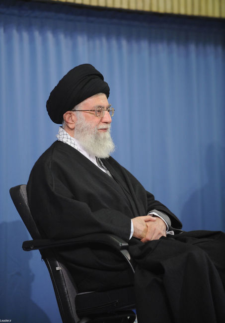 دیدار جمعی از مسئولان نظام و میهمانان کنفرانس وحدت اسلامی با مقام معظم رهبری