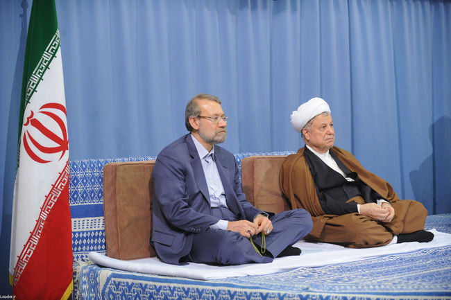 دیدار جمعی از مسئولان نظام و میهمانان کنفرانس وحدت اسلامی با مقام معظم رهبری