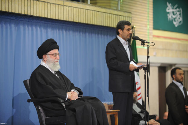 دیدار جمعی از مسئولان نظام و میهمانان کنفرانس وحدت اسلامی با مقام معظم رهبری