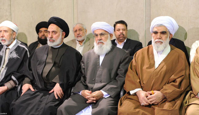 دیدار جمعی از مسئولان نظام و میهمانان کنفرانس وحدت اسلامی با مقام معظم رهبری