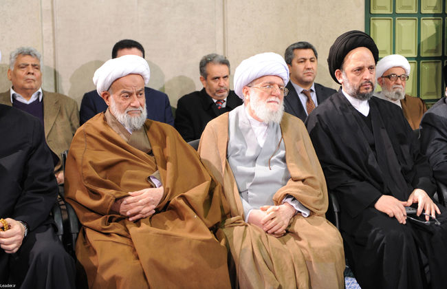دیدار جمعی از مسئولان نظام و میهمانان کنفرانس وحدت اسلامی با مقام معظم رهبری