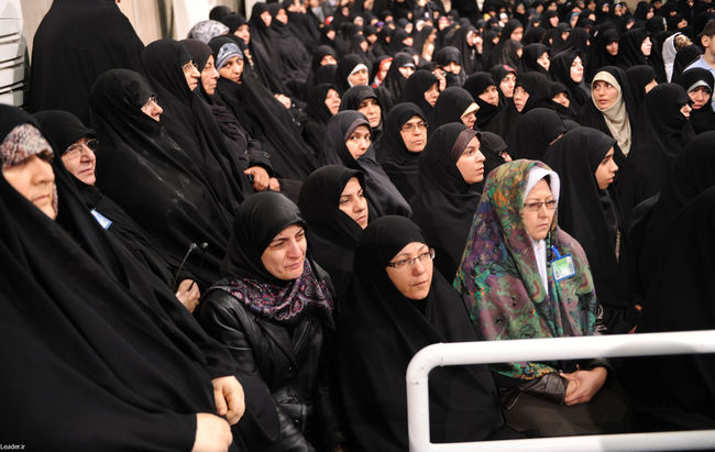 دیدار جمعی از مسئولان نظام و میهمانان کنفرانس وحدت اسلامی با مقام معظم رهبری
