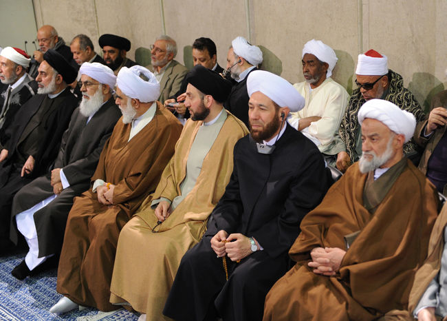دیدار جمعی از مسئولان نظام و میهمانان کنفرانس وحدت اسلامی با مقام معظم رهبری