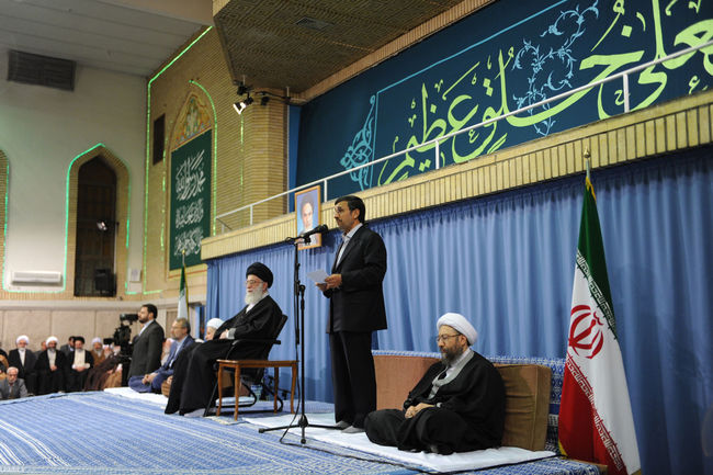 دیدار جمعی از مسئولان نظام و میهمانان کنفرانس وحدت اسلامی با مقام معظم رهبری