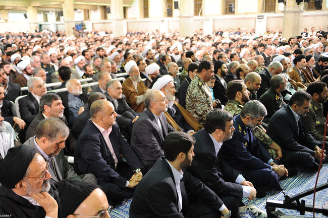 دیدار جمعی از مسئولان نظام و میهمانان کنفرانس وحدت اسلامی با مقام معظم رهبری