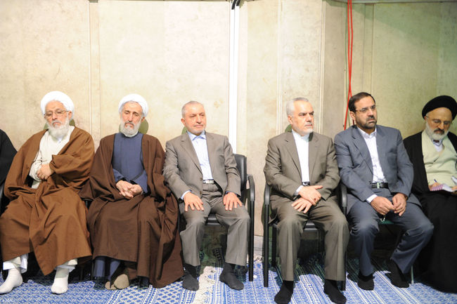 دیدار جمعی از مسئولان نظام و میهمانان کنفرانس وحدت اسلامی با مقام معظم رهبری