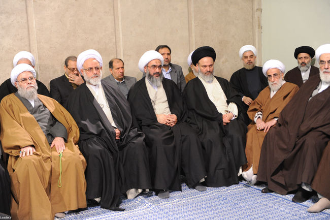 دیدار جمعی از مسئولان نظام و میهمانان کنفرانس وحدت اسلامی با مقام معظم رهبری