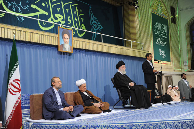 دیدار جمعی از مسئولان نظام و میهمانان کنفرانس وحدت اسلامی با مقام معظم رهبری