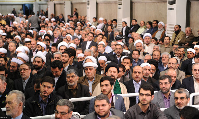 دیدار جمعی از مسئولان نظام و میهمانان کنفرانس وحدت اسلامی با مقام معظم رهبری
