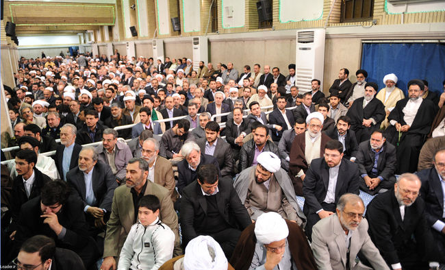 دیدار جمعی از مسئولان نظام و میهمانان کنفرانس وحدت اسلامی با مقام معظم رهبری