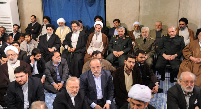 دیدار جمعی از مسئولان نظام و میهمانان کنفرانس وحدت اسلامی با مقام معظم رهبری