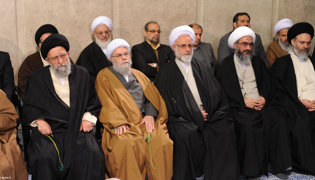 دیدار جمعی از مسئولان نظام و میهمانان کنفرانس وحدت اسلامی با مقام معظم رهبری