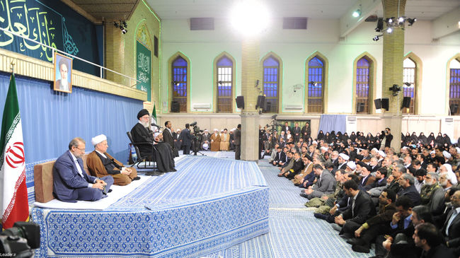 دیدار جمعی از مسئولان نظام و میهمانان کنفرانس وحدت اسلامی با مقام معظم رهبری