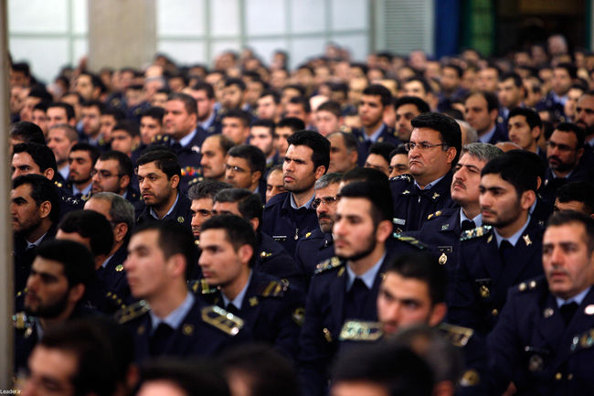 دیدار جمعی از فرماندهان و مسئولان نیروی هوایی ارتش با فرمانده معظم کل قوا