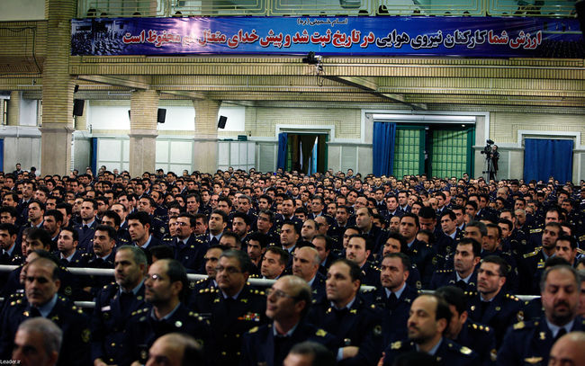 دیدار جمعی از فرماندهان و مسئولان نیروی هوایی ارتش با فرمانده معظم کل قوا