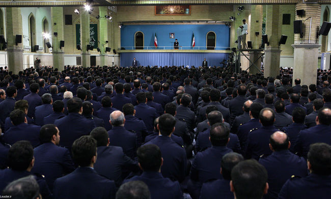 دیدار جمعی از فرماندهان و مسئولان نیروی هوایی ارتش با فرمانده معظم کل قوا