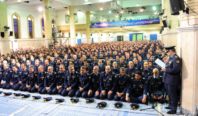 دیدار جمعی از فرماندهان و مسئولان نیروی هوایی ارتش با فرمانده معظم کل قوا