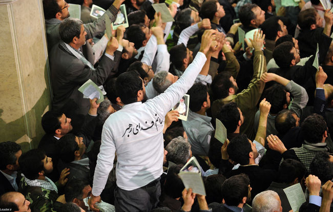 دیدار پر شور هزاران نفر از مردم آذربایجان با رهبر معظم انقلاب