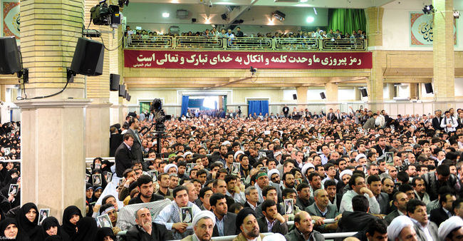 دیدار پر شور هزاران نفر از مردم آذربایجان با رهبر معظم انقلاب