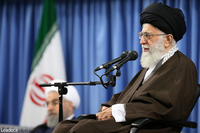 قائد الثورة الإسلامية المعظم یستقبل مسؤولي النظام وسفراء الدول الإسلامية