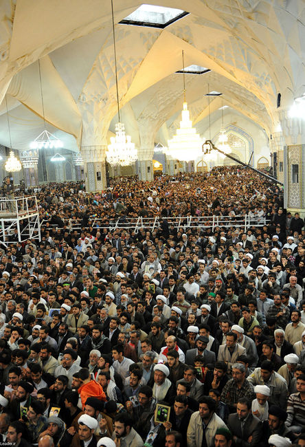 اجتماع عظیم زائران و مجاوران حضرت علی بن موسی الرضا (ع)