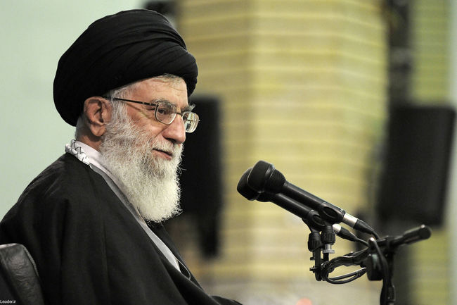 دیدار جمعی از فرماندهان ارتش و تعدادی از خانواده های ارتشیان با مقام معظم رهبری