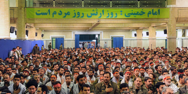 دیدار جمعی از فرماندهان ارتش و تعدادی از خانواده های ارتشیان با مقام معظم رهبری