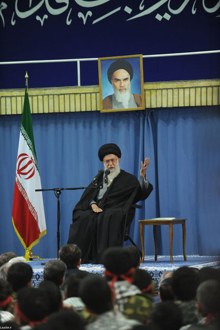 دیدار جمعی از فرماندهان ارتش و تعدادی از خانواده های ارتشیان با مقام معظم رهبری