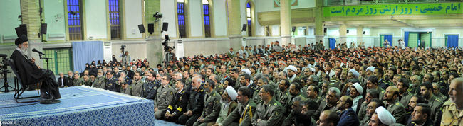 دیدار جمعی از فرماندهان ارتش و تعدادی از خانواده های ارتشیان با مقام معظم رهبری