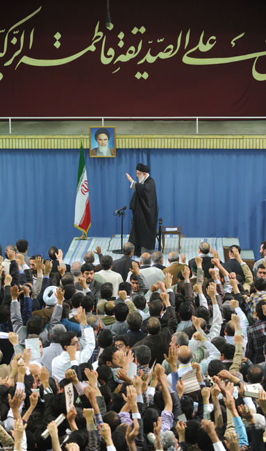دیدار جمعی از شاعران و ذاکران اهل بیت(ع) با رهبر انقلاب