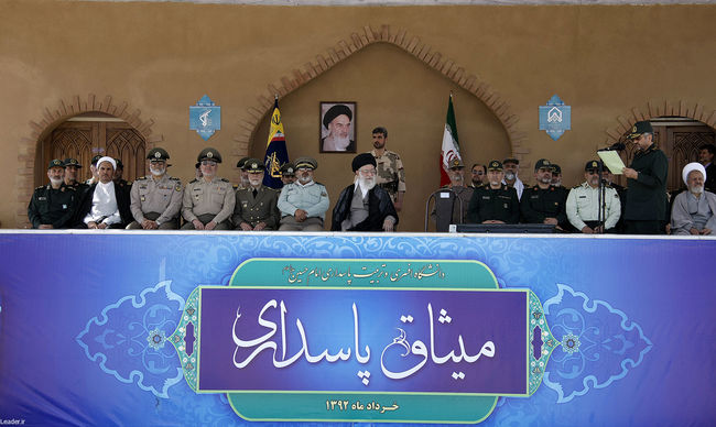 رهبر معظم انقلاب در  مراسم دانش آموختگی دانشجویان افسری و تربیت پاسدار دانشگاه امام حسین (ع)