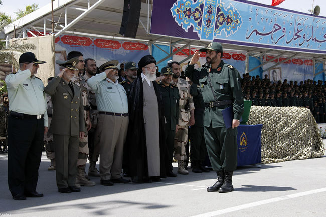 رهبر معظم انقلاب در  مراسم دانش آموختگی دانشجویان افسری و تربیت پاسدار دانشگاه امام حسین (ع)