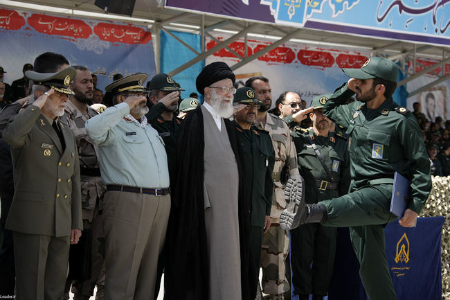 مراسم دانش آموختگی دانشجویان افسری و تربیت پاسدار دانشگاه امام حسین (ع)
