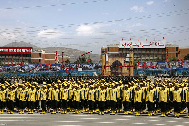 رهبر معظم انقلاب در  مراسم دانش آموختگی دانشجویان افسری و تربیت پاسدار دانشگاه امام حسین (ع)